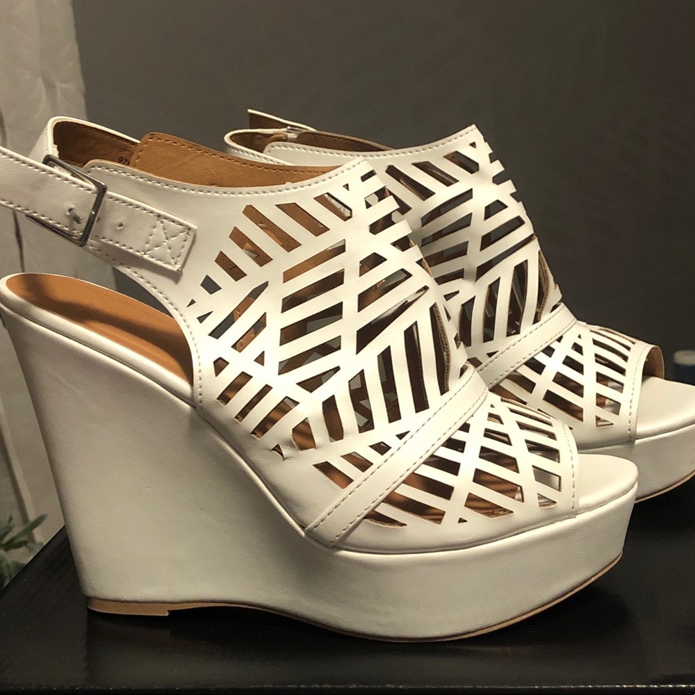 White stiletto heals